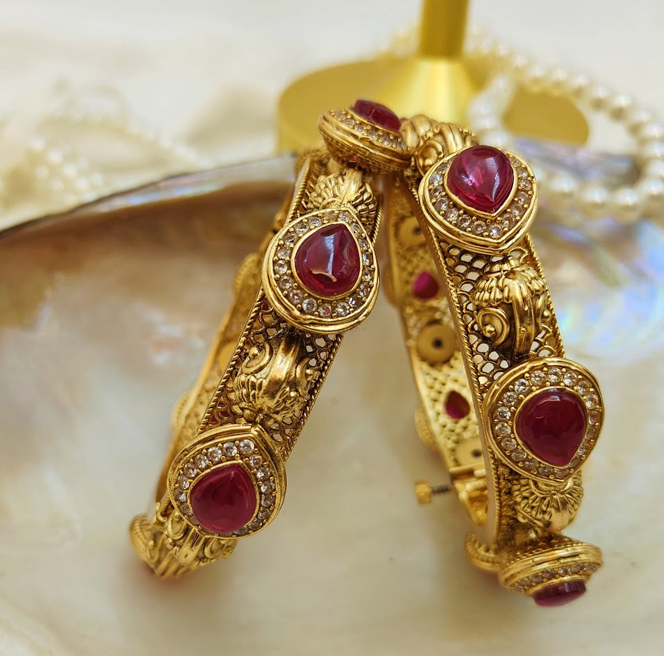 Monalisa Antique Gold Kada (set of 2)