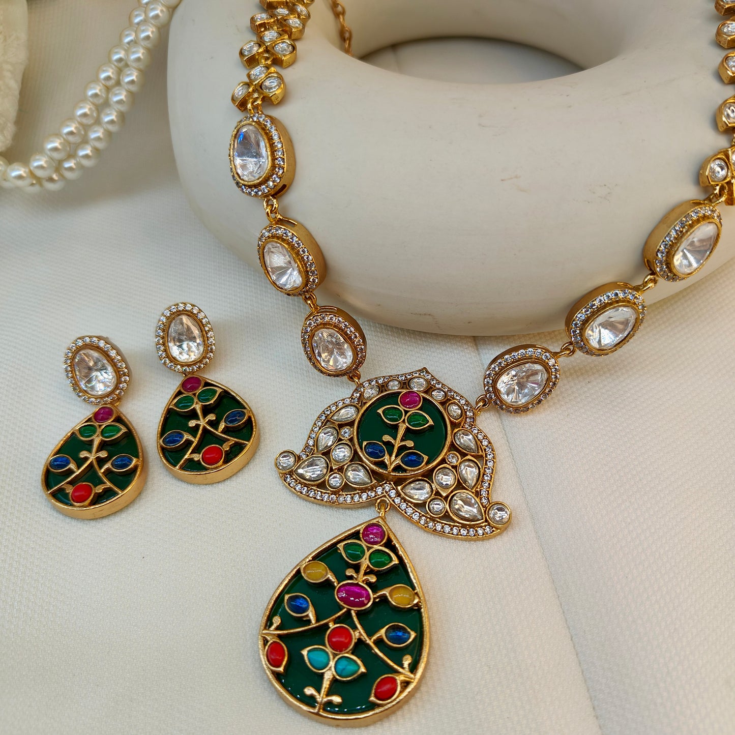 Beautiful Inlay Flower Cut Embellished Necklace Set