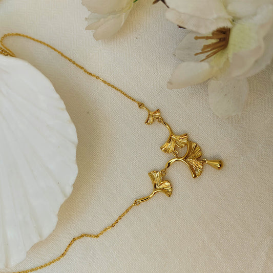 Elegant Flower Cut Chain Pendant