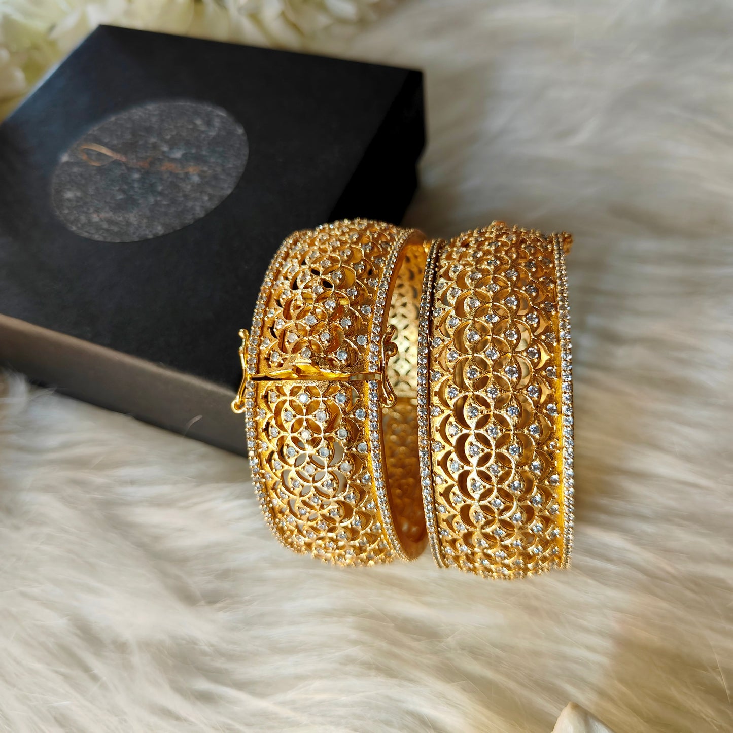 Dazzle Aura openable Bangle (Single)