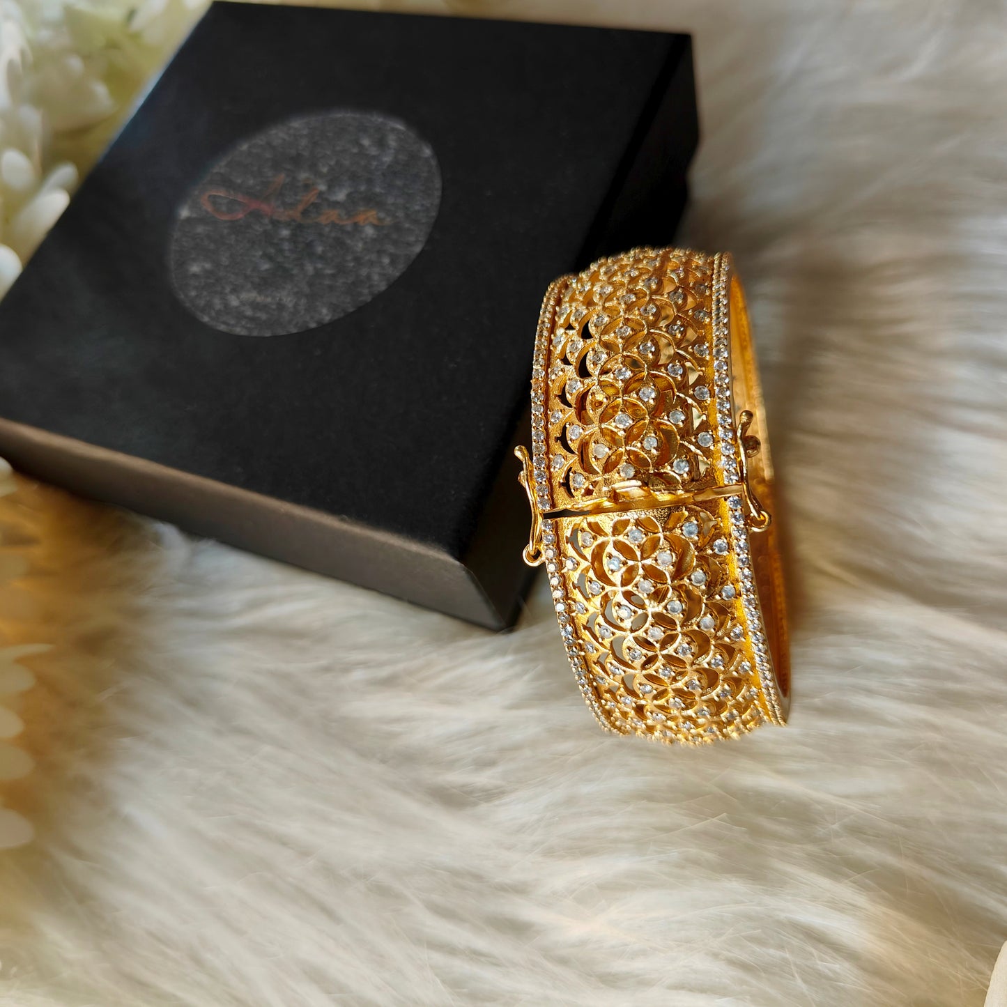 Dazzle Aura openable Bangle (Single)