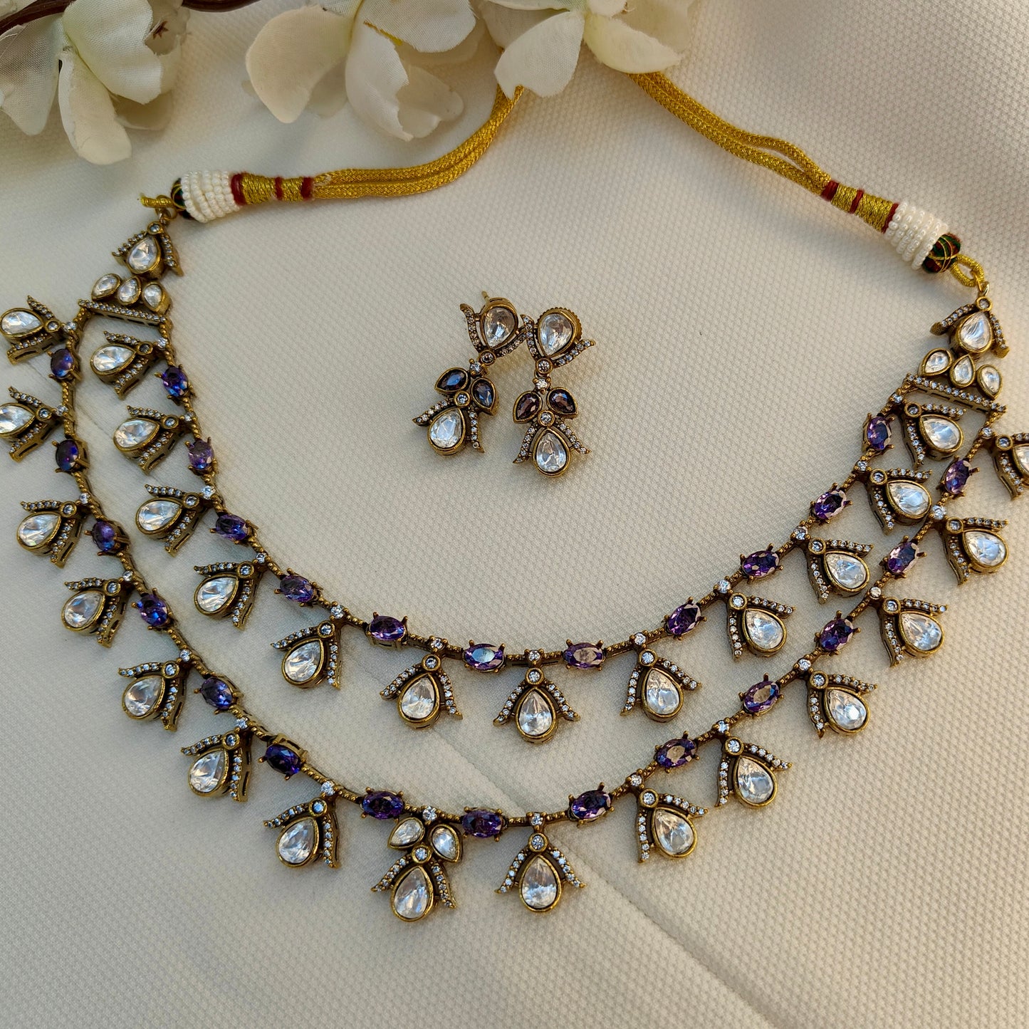 Maylah multicolored Victorian necklace set